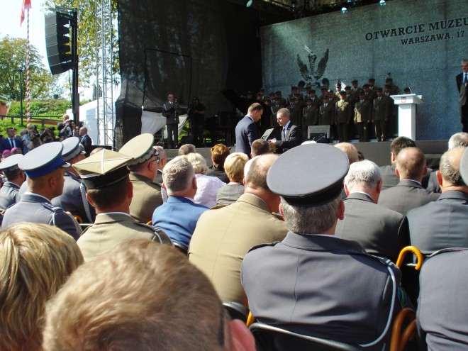 Przekazanie księgi cmentarnej