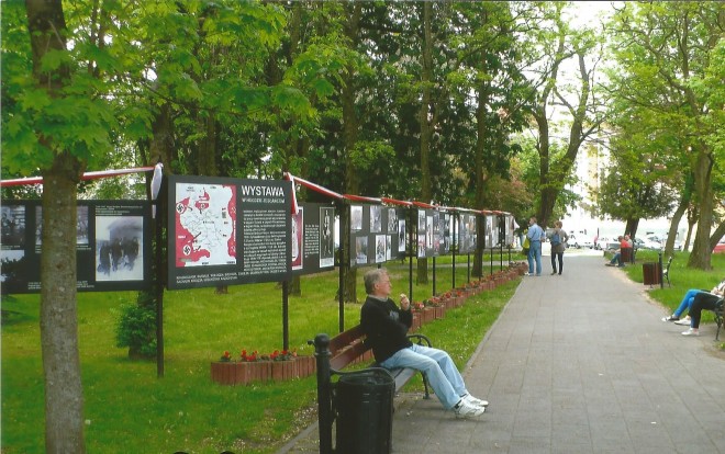 Wystawa w hołdzie zesłańcom w alei Sybiraków