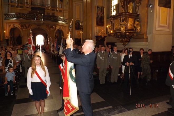 Dekoracja sztandaru Zespołu Szkół w Krównikach