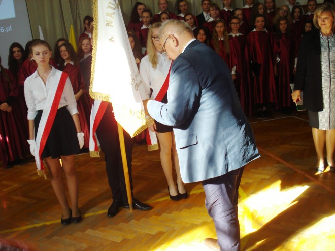 Dekoracja sztandaru gimnazjum