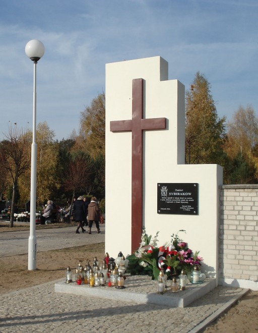 Krzyż Golgoty Wschodu i tablica pamiątkowa w Wałczu