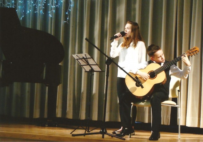 Duet uczniów Państwowej Szkoły Muzycznej