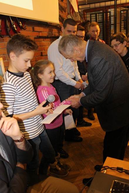 Wręczenie legitymacji nowym członkom Wspólnoty Wnuków Sybiraków