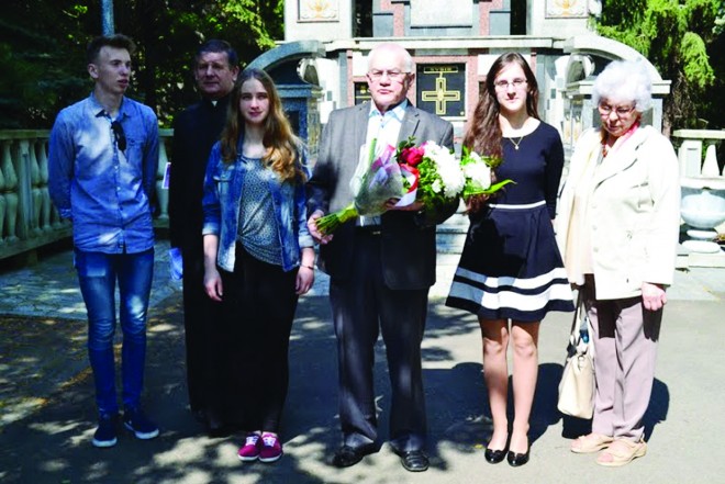 Złożenie kwiatów w Licheniu