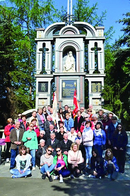 Zdjęcie pamiątkowe pod Syberyjskim Znakiem Pamięci
