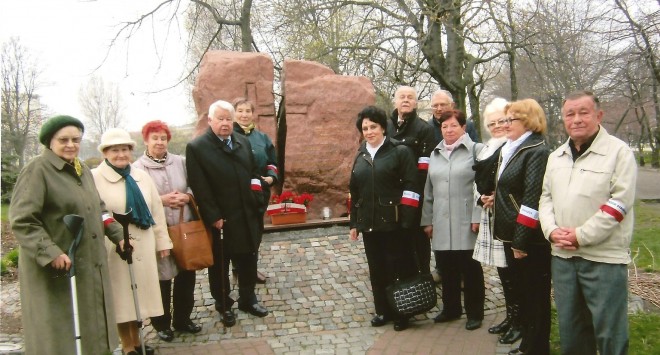 Sybiracy przy pomniku