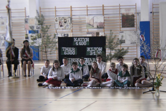 Uroczysty apel przygotowany przez uczniów 