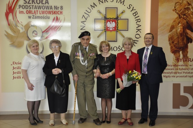 Sybiracy z dyrektor szkoły