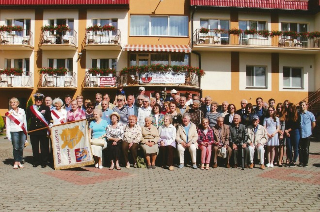 Wspólne zdjęcie uczestników XVIII Ogólnopolskiego Zjazdu Klubu Pawłodarczyka