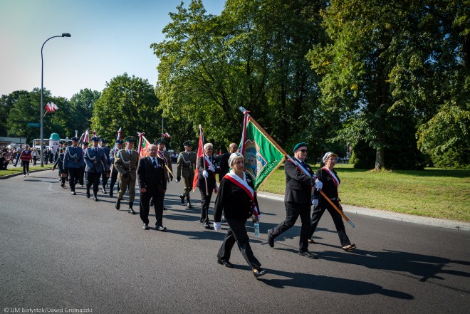 Poczty sztandarowe Zarządu Głównego Związku Sybiraków i Oddziału Związku Sybiraków w Białymstoku