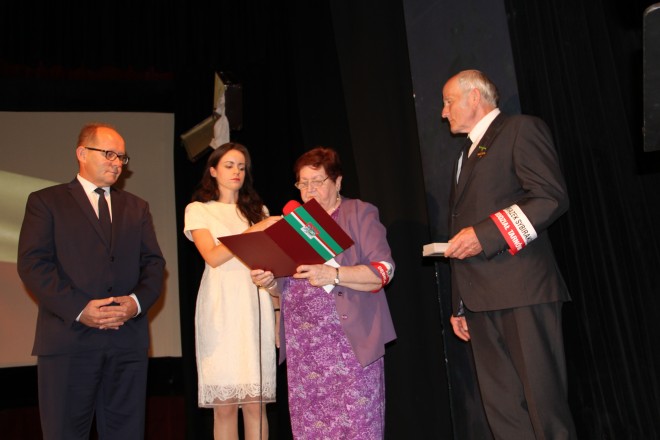 Wręczenie Odznaki Honorowej Sybiraka dla miasta Dębica