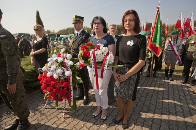 Złożenie kwiatów pod pomnikiem Grobem Nieznanego Sybiraka