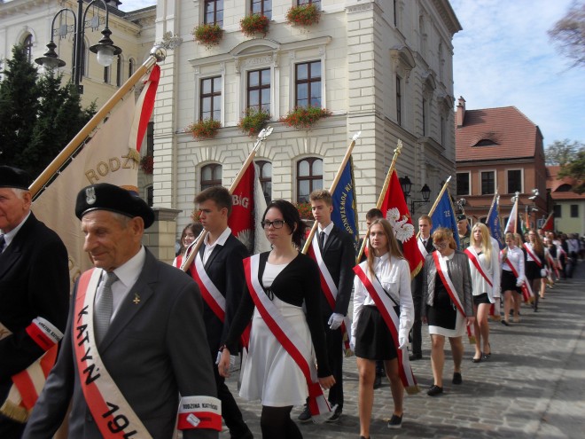 Przemarsz z katedry na miejsce zgromadzenia patriotycznego