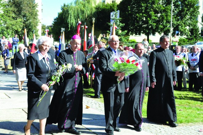 Delegacja Zarządu Oddziału i księży