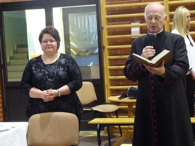 dyrektor Renata Mikołajów i ks. dziekan Maciej Wesołowski
