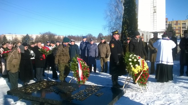 Złożenie kwiatów pod pomnikiem Grobem Nieznanego Sybiraka