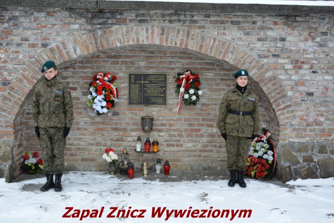 Tablica pamiątkowa w arkadach kościoła Świętej Trójcy