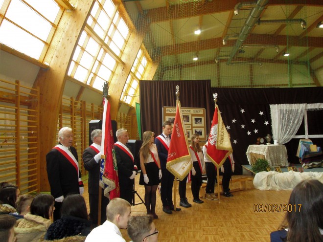 Poczty sztandarowe podczas uroczystości w Kotli