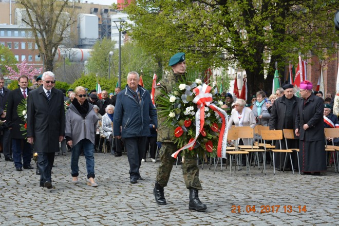 prezes Kordian Borejko, członek ZG Danuta Sedlak, sekretarz generalny Eugeniusz Kuszka