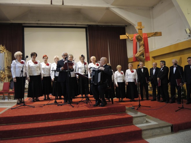 Występ połączonego chóru z Domu Kultury Zacisze w Warszawie