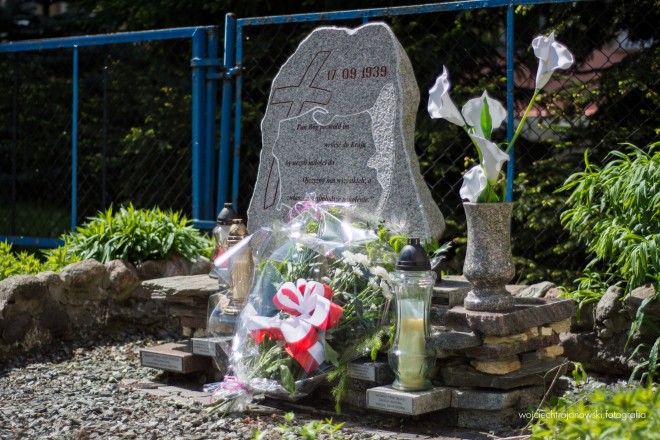 Obelisk poświęcony Sybirakom na terenie Gimnazjum nr 6 w Grudziądzu