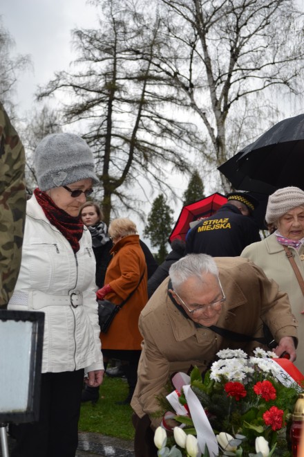 Złożenie kwiatów przez sądeckich Sybiraków