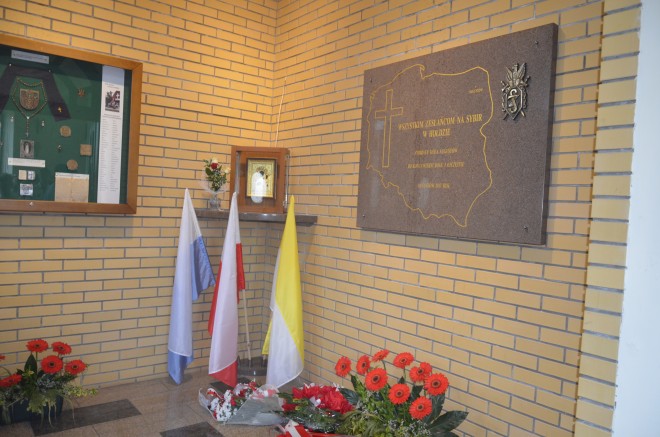 Tablica pamiątkowa w hołdzie zesłańcom na Sybir